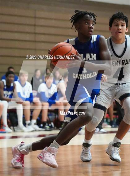 Thumbnail 2 in Central Catholic vs Nolan Catholic (TAPPS 6A Area Playoff) photogallery.
