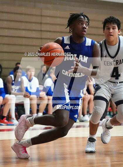 Thumbnail 3 in Central Catholic vs Nolan Catholic (TAPPS 6A Area Playoff) photogallery.