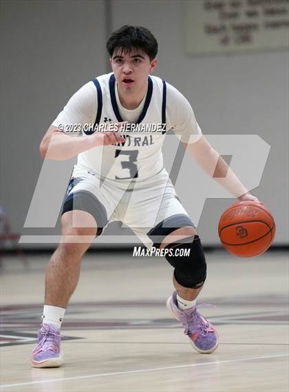 Thumbnail 2 in Central Catholic vs Nolan Catholic (TAPPS 6A Area Playoff) photogallery.