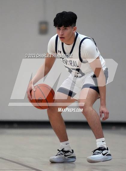 Thumbnail 3 in Central Catholic vs Nolan Catholic (TAPPS 6A Area Playoff) photogallery.