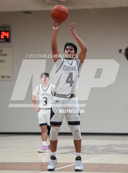 Thumbnail 3 in Central Catholic vs Nolan Catholic (TAPPS 6A Area Playoff) photogallery.
