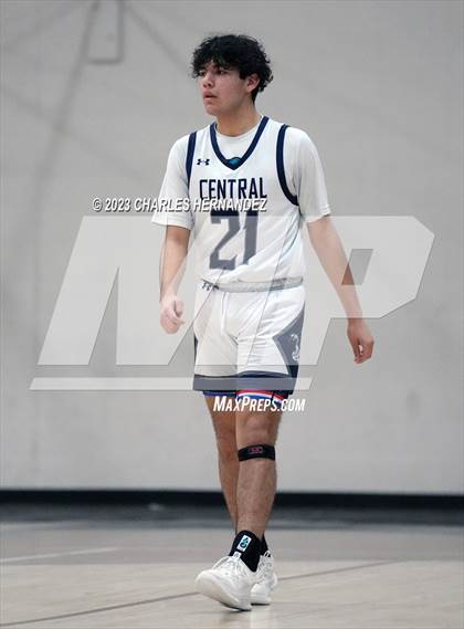 Thumbnail 1 in Central Catholic vs Nolan Catholic (TAPPS 6A Area Playoff) photogallery.