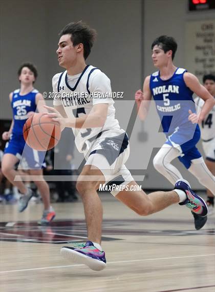 Thumbnail 3 in Central Catholic vs Nolan Catholic (TAPPS 6A Area Playoff) photogallery.