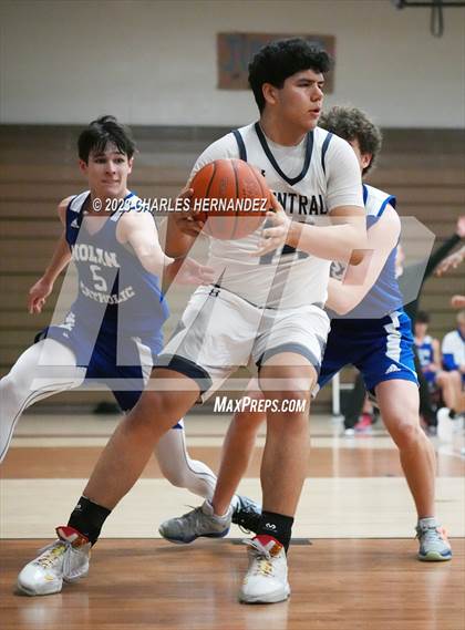 Thumbnail 2 in Central Catholic vs Nolan Catholic (TAPPS 6A Area Playoff) photogallery.