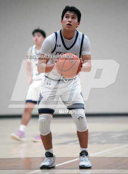 Thumbnail 1 in Central Catholic vs Nolan Catholic (TAPPS 6A Area Playoff) photogallery.