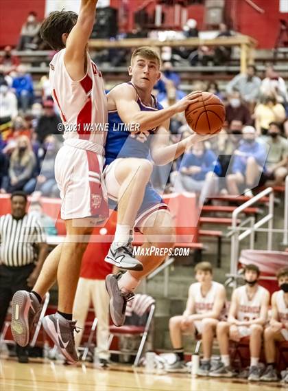 Thumbnail 3 in Conner vs Dixie (ninth region semifinal) photogallery.