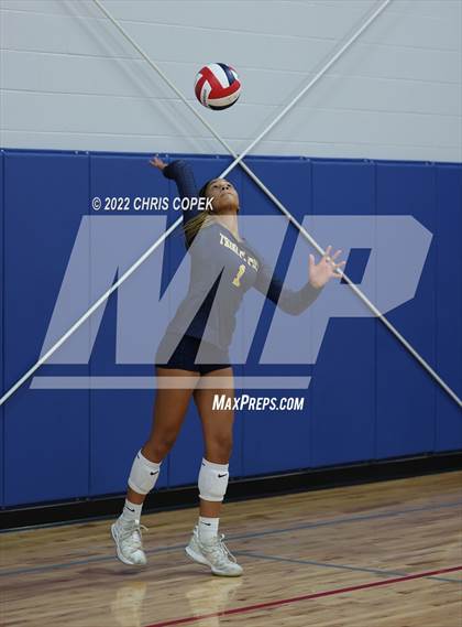 Thumbnail 2 in Ransom Everglades vs Trinity Prep (Nike Tournament of Champions) photogallery.