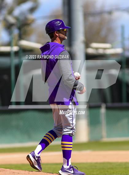 Thumbnail 2 in Hanford vs. Fresno photogallery.