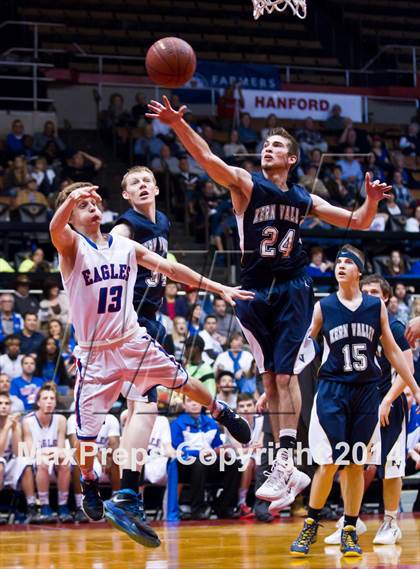 Thumbnail 1 in Immanuel vs Kern Valley (CIF CS D5 Final) photogallery.