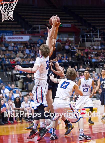 Thumbnail 3 in Immanuel vs Kern Valley (CIF CS D5 Final) photogallery.