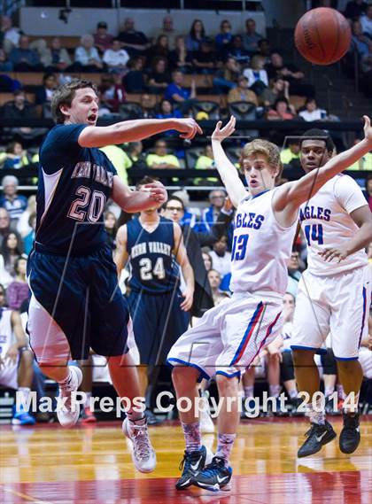 Thumbnail 3 in Immanuel vs Kern Valley (CIF CS D5 Final) photogallery.