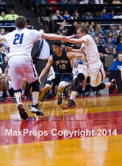 Thumbnail 2 in Immanuel vs Kern Valley (CIF CS D5 Final) photogallery.