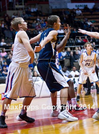 Thumbnail 2 in Immanuel vs Kern Valley (CIF CS D5 Final) photogallery.