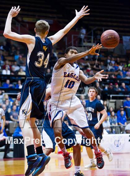 Thumbnail 2 in Immanuel vs Kern Valley (CIF CS D5 Final) photogallery.