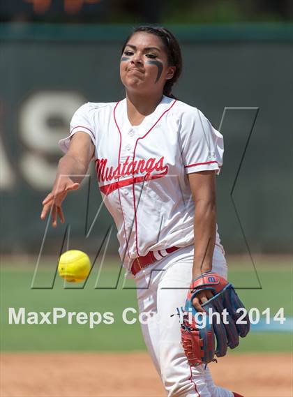 Thumbnail 3 in Coronado vs. Deer Park (UIL 5A Semifinal Playoff) photogallery.