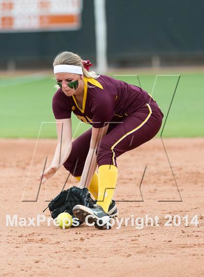 Thumbnail 3 in Coronado vs. Deer Park (UIL 5A Semifinal Playoff) photogallery.