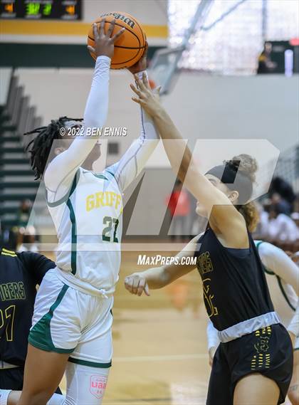 Thumbnail 3 in Griffin vs Harris County (Region 2AAAAA Girls Semi-Final) photogallery.