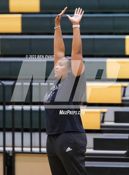 Thumbnail 2 in Griffin vs Harris County (Region 2AAAAA Girls Semi-Final) photogallery.