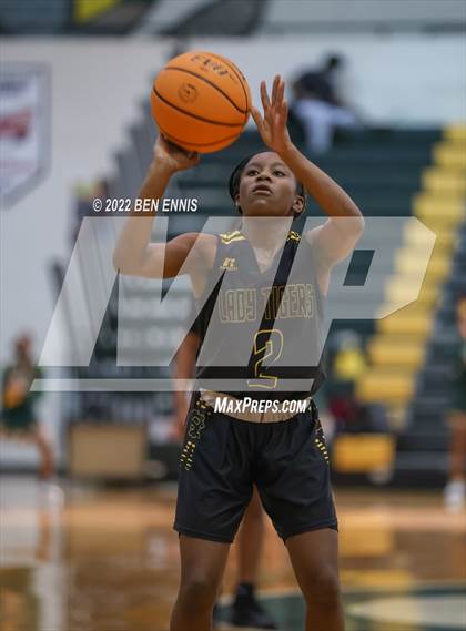 Thumbnail 3 in Griffin vs Harris County (Region 2AAAAA Girls Semi-Final) photogallery.