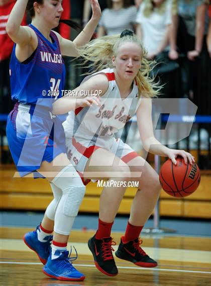 Thumbnail 2 in Richfield vs. South Sevier (UHSAA 3A Semifinal) photogallery.