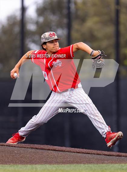 Thumbnail 2 in Mater Dei @ JSerra Catholic photogallery.