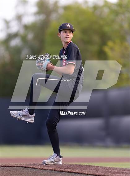 Thumbnail 2 in Mater Dei @ JSerra Catholic photogallery.