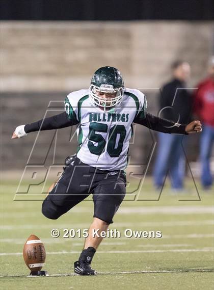 Thumbnail 3 in Lake Worth vs Argyle (UIL 4A Bi-district Playoffs) photogallery.