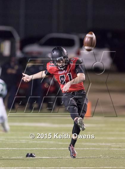 Thumbnail 2 in Lake Worth vs Argyle (UIL 4A Bi-district Playoffs) photogallery.