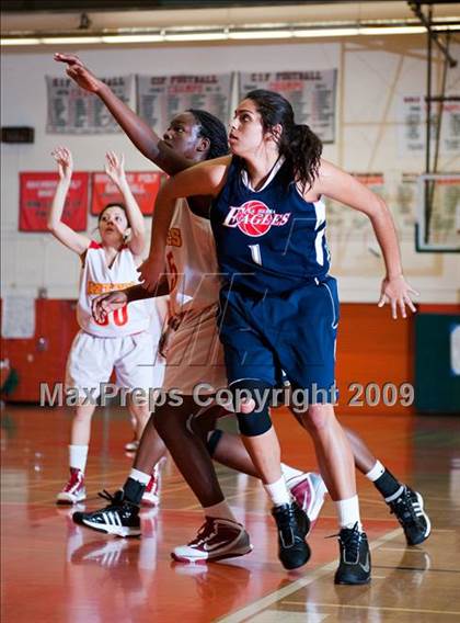 Thumbnail 3 in La Sierra vs. Palm Desert (Lady Bears Holiday Classic) photogallery.