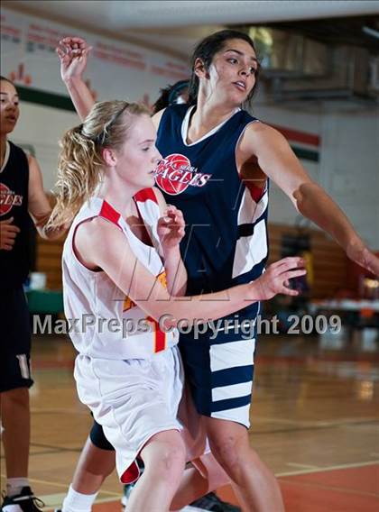 Thumbnail 3 in La Sierra vs. Palm Desert (Lady Bears Holiday Classic) photogallery.