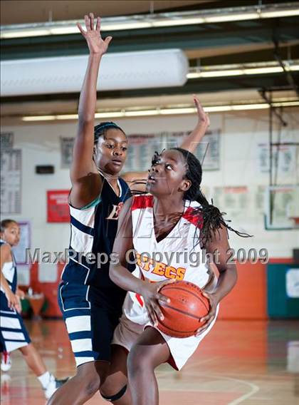 Thumbnail 2 in La Sierra vs. Palm Desert (Lady Bears Holiday Classic) photogallery.