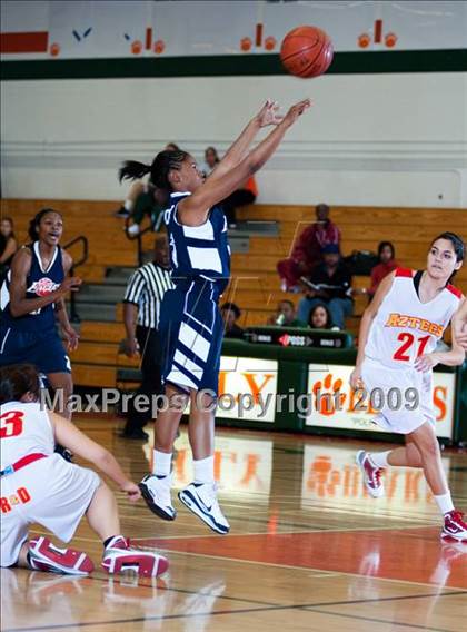 Thumbnail 3 in La Sierra vs. Palm Desert (Lady Bears Holiday Classic) photogallery.