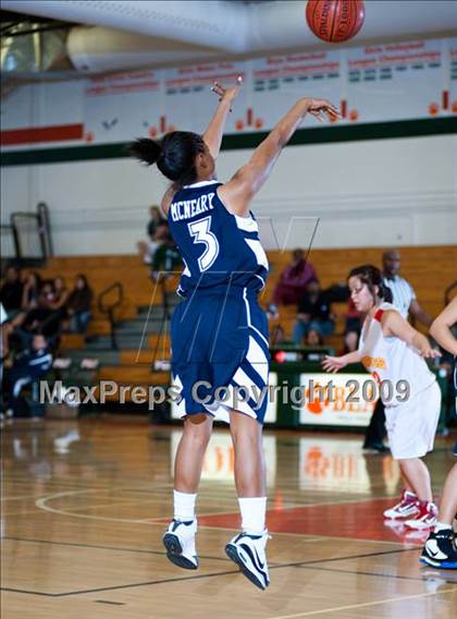 Thumbnail 2 in La Sierra vs. Palm Desert (Lady Bears Holiday Classic) photogallery.