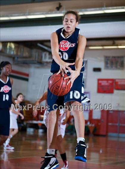 Thumbnail 2 in La Sierra vs. Palm Desert (Lady Bears Holiday Classic) photogallery.