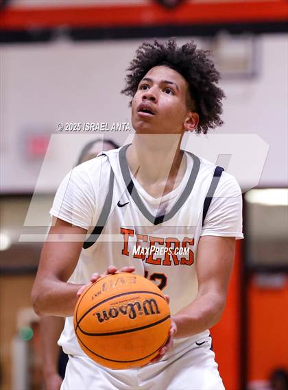 Thumbnail 1 in Purnell Swett @ South View (First Round United 8 Athletic Conference Tournament) photogallery.