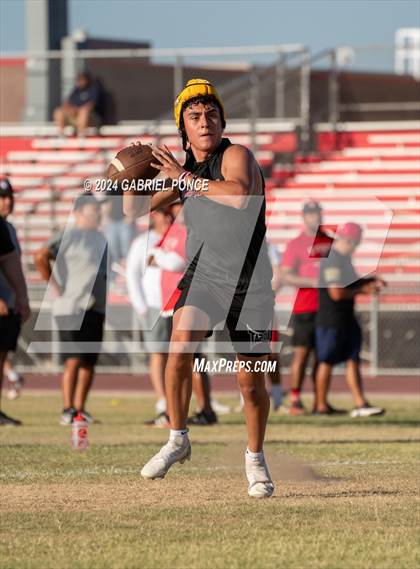 Thumbnail 2 in Holtville vs Southwest EC (7 on 7) photogallery.
