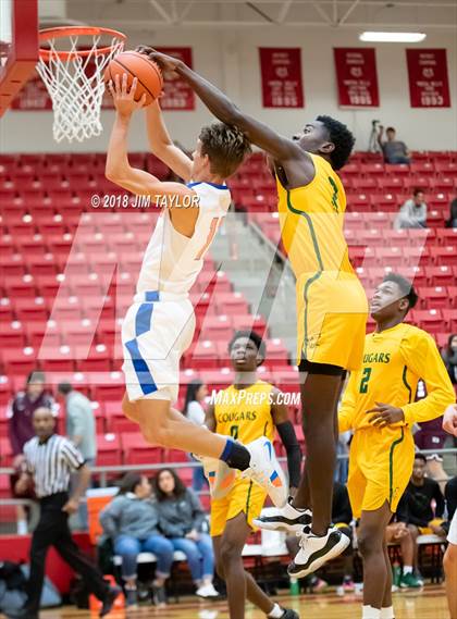 Thumbnail 3 in Slidell vs Western Hills (Bank of Mineral Wells Mountaineer Classic) photogallery.