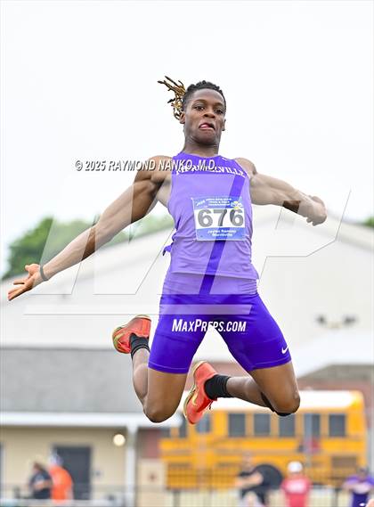 Thumbnail 2 in IHSAA Finals (Long Jump) photogallery.