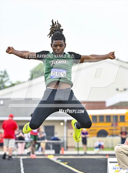 Thumbnail 2 in IHSAA Finals (Long Jump) photogallery.