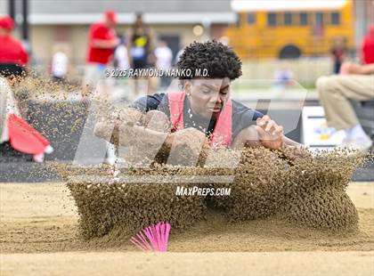 Thumbnail 3 in IHSAA Finals (Long Jump) photogallery.
