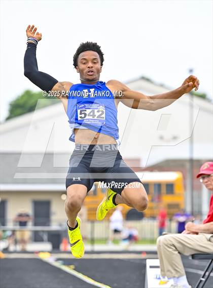 Thumbnail 2 in IHSAA Finals (Long Jump) photogallery.