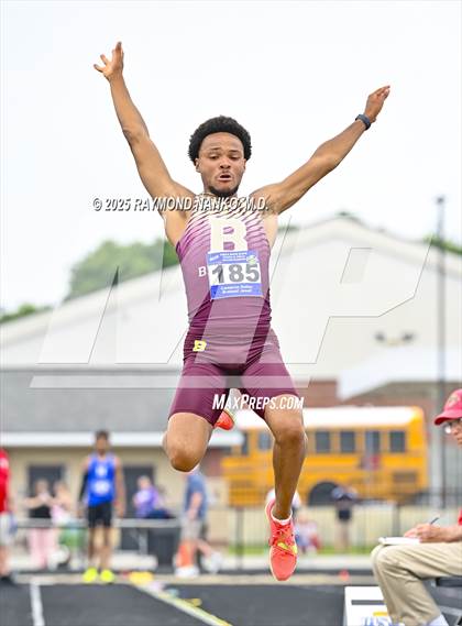Thumbnail 3 in IHSAA Finals (Long Jump) photogallery.