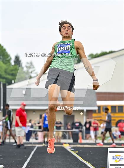 Thumbnail 3 in IHSAA Finals (Long Jump) photogallery.
