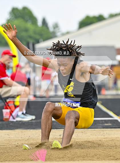 Thumbnail 3 in IHSAA Finals (Long Jump) photogallery.