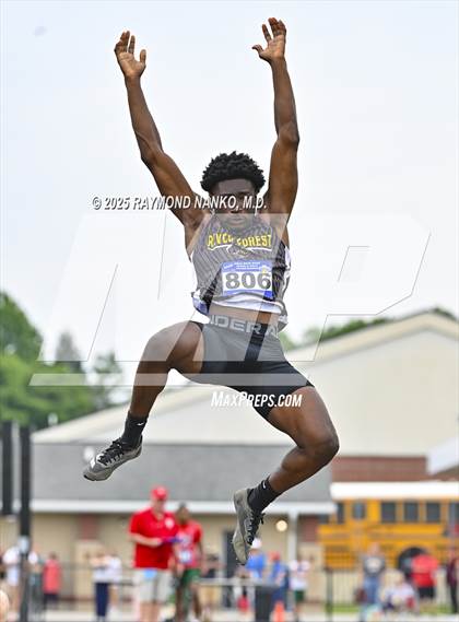 Thumbnail 3 in IHSAA Finals (Long Jump) photogallery.