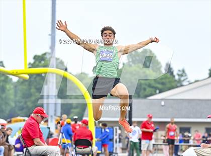 Thumbnail 3 in IHSAA Finals (Long Jump) photogallery.
