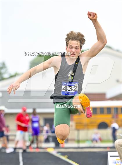 Thumbnail 3 in IHSAA Finals (Long Jump) photogallery.