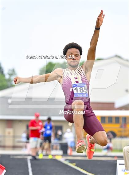 Thumbnail 3 in IHSAA Finals (Long Jump) photogallery.