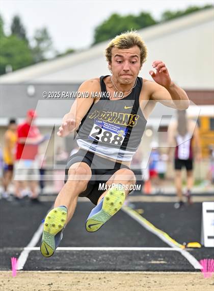 Thumbnail 1 in IHSAA Finals (Long Jump) photogallery.
