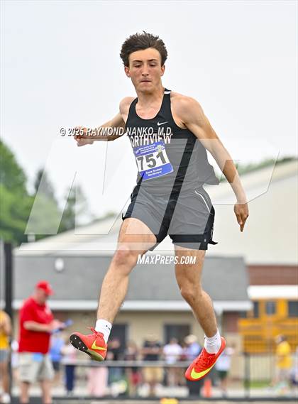 Thumbnail 3 in IHSAA Finals (Long Jump) photogallery.
